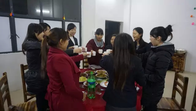 佳肴洋溢歡慶，蛋糕分享甜蜜！！富軒第四季員工生日會(huì)感恩來(lái)襲......