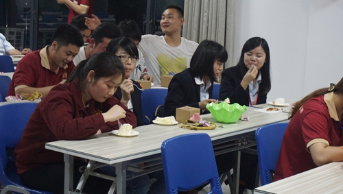 富軒員工生日會(huì)，歡樂溫暖時(shí)光！