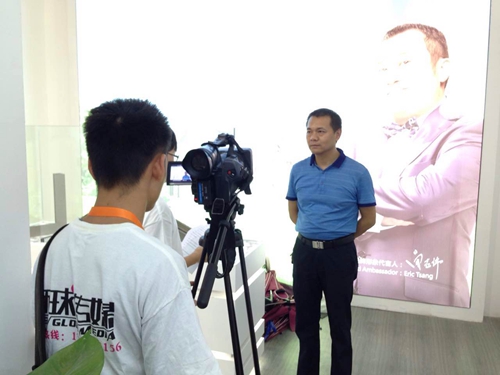 富軒門窗建博會現(xiàn)場新品首發(fā)，吸引萬人圍觀