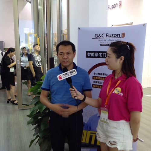 富軒門窗建博會現(xiàn)場新品首發(fā)，吸引萬人圍觀