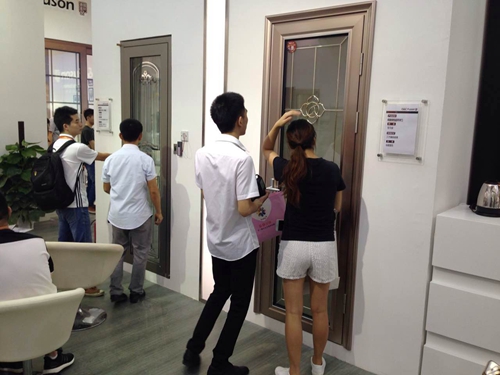 富軒門窗建博會現(xiàn)場新品首發(fā)，吸引萬人圍觀